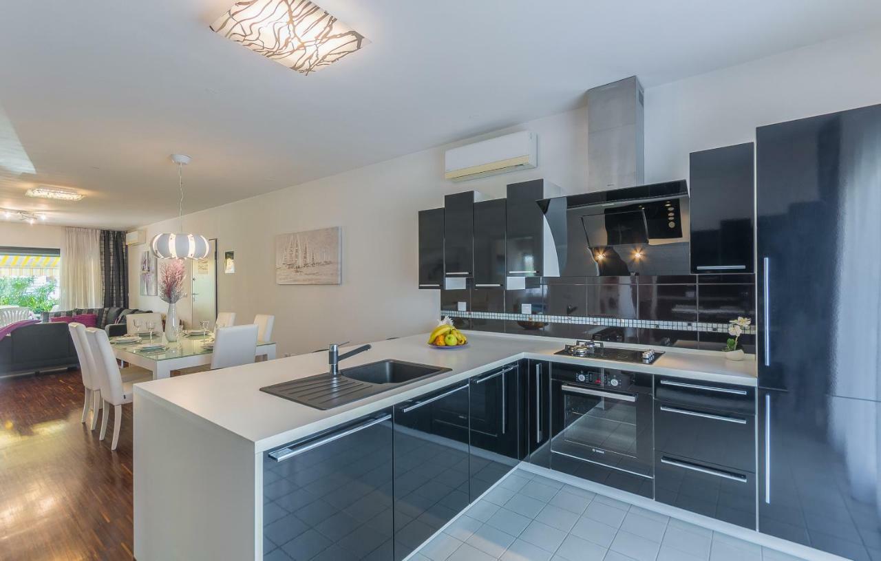 Luxury Apartment Lella Rovinj Buitenkant foto
